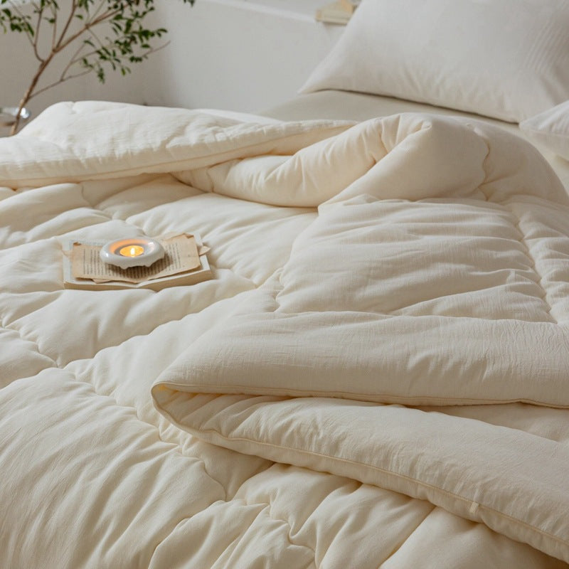 Light climate-regulating cassette quilt with hypoallergenic microfiber filling