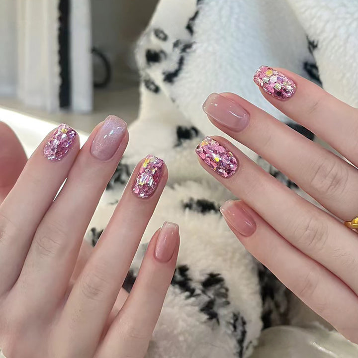 Artificial nail art with glitter and glamour effects Kalsten