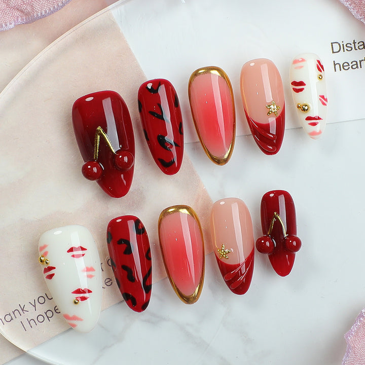 Artfully designed nail creations Kalsten