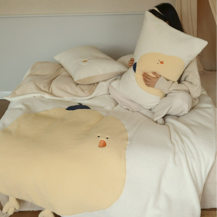 Cuddle blanket with 3D chick application and cute plush feet