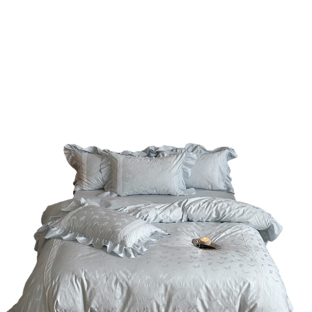 Jacquard bedding set with ruffles and fine decorative seam