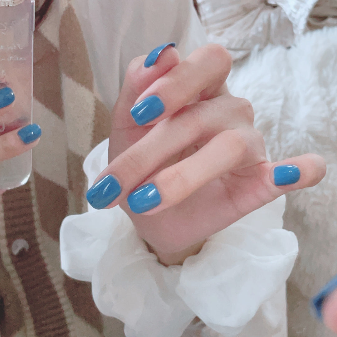 Glossy Nail Set with Elegant Design