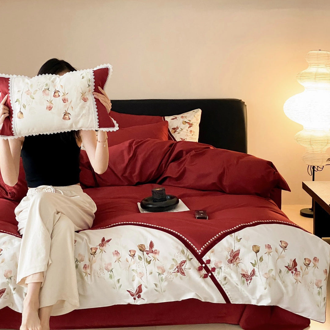 Premium-Duvet cover set with floral embroidery application, contrasting inserts and lace edge