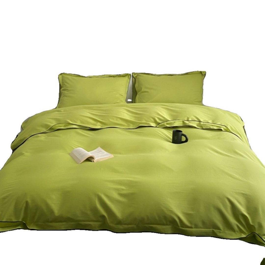 Bedding set made of cotton satin with fine piping