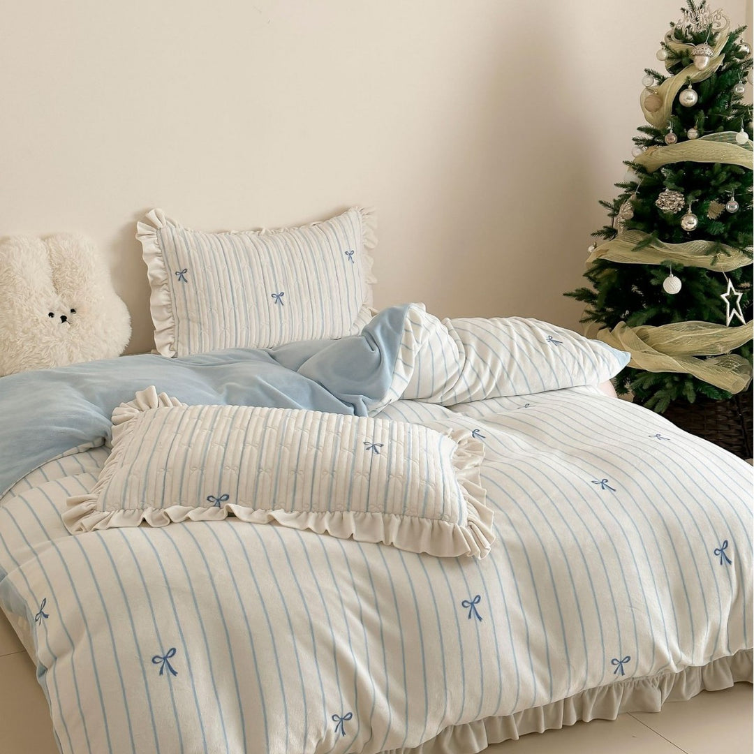 Padded bedding set with embroidered bows and frill