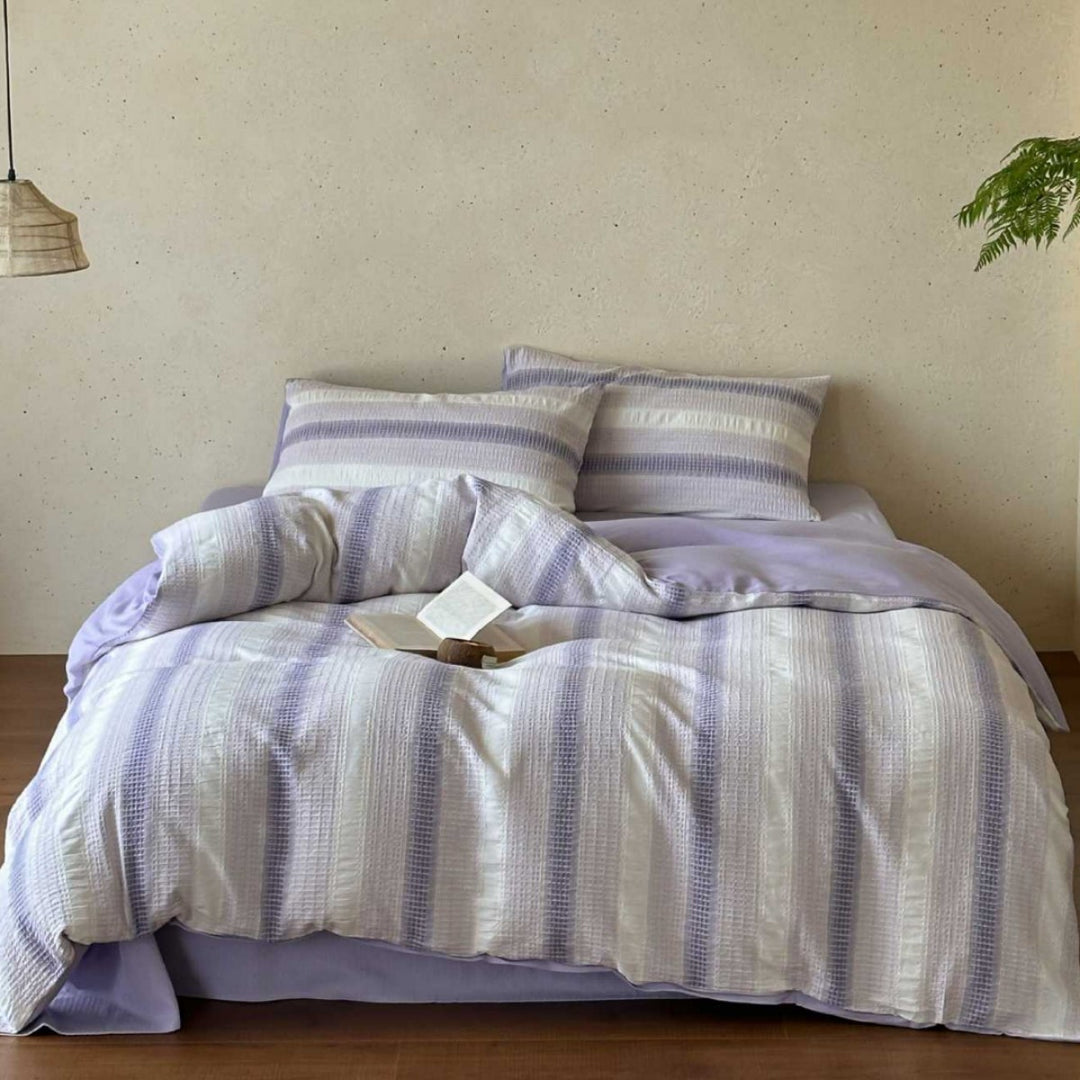 Striped bedding set made of cotton muslin with waffle texture