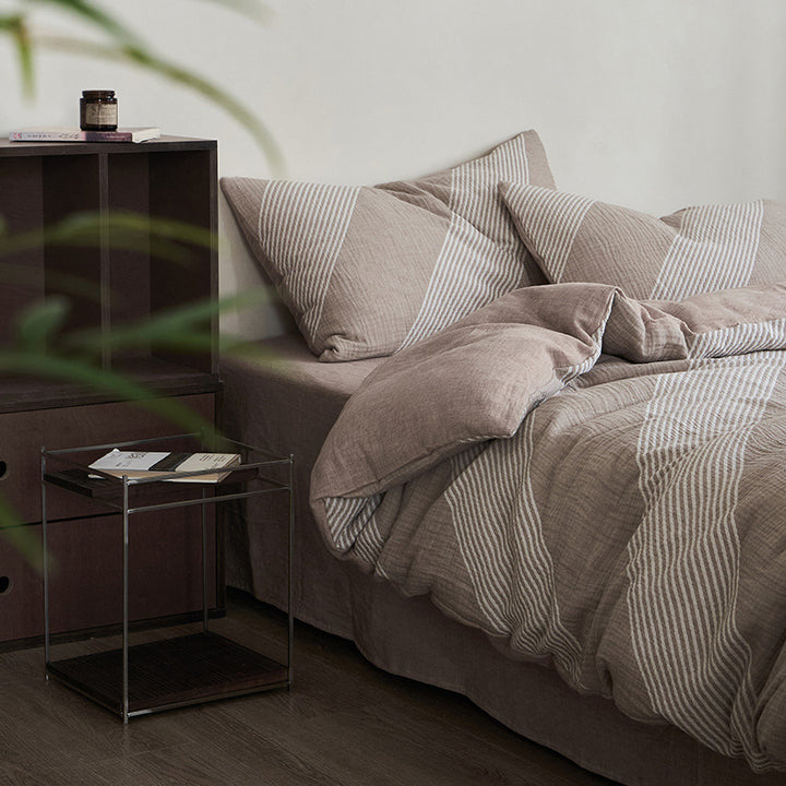Reversible cotton-linen bedding set with diagonal stripes and extra-soft texture