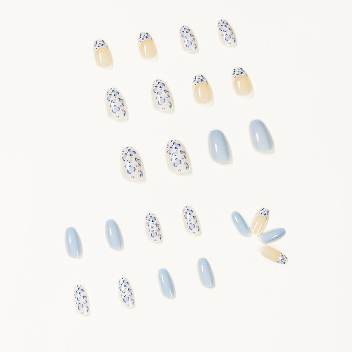 Artful nail art in modern leopard design Kalsten