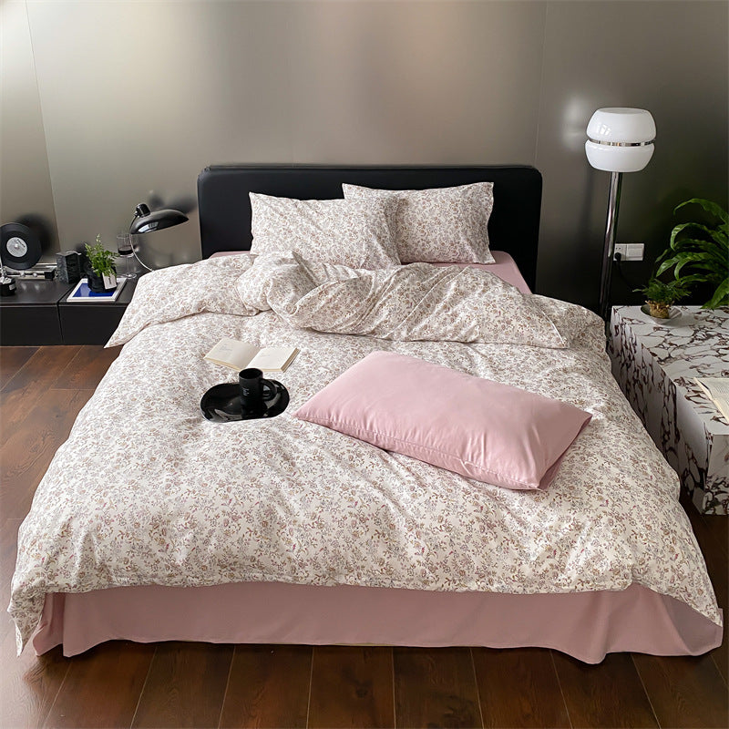 Reversible duvet cover set made of cotton percale with delicate wildflower design and pillowcases