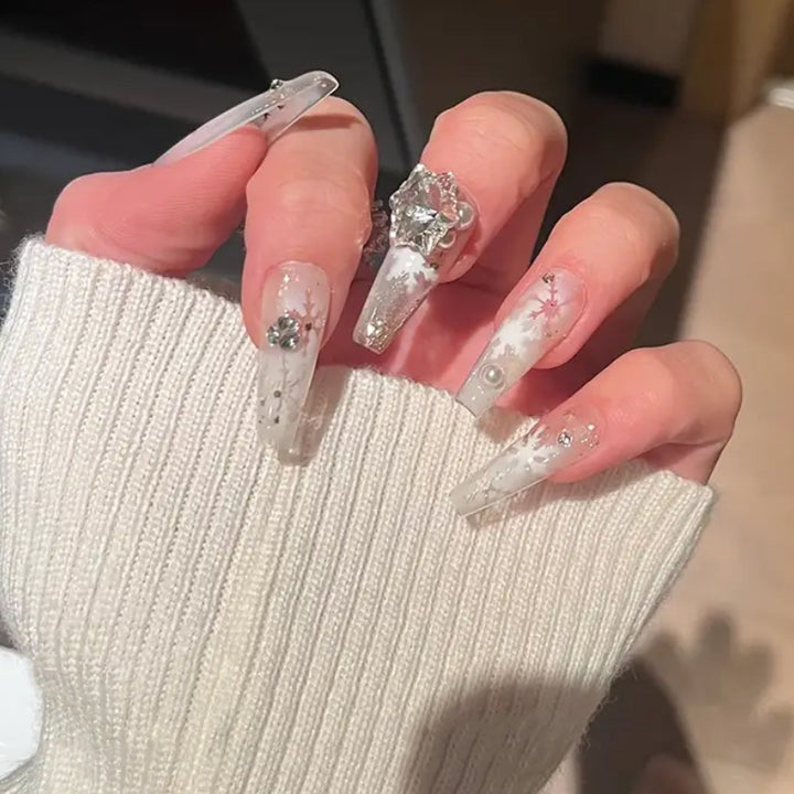 Artificial nail set with frosty snowflake design and sparkling 3D applications Kalsten