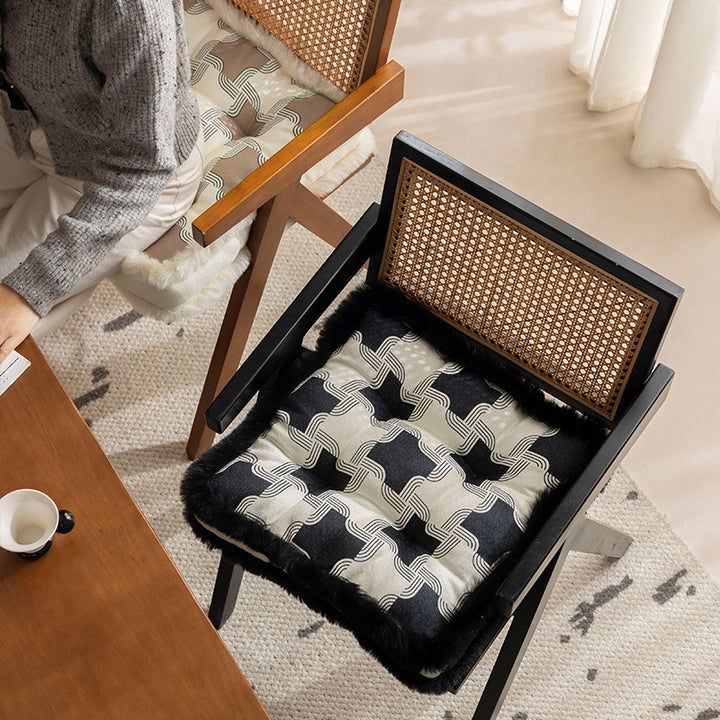 Padded seat cushion with fastening straps and faux fur edge