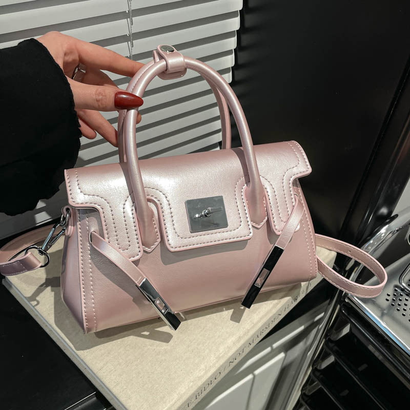 Fashion-Forward Structured Handbag Kalsten