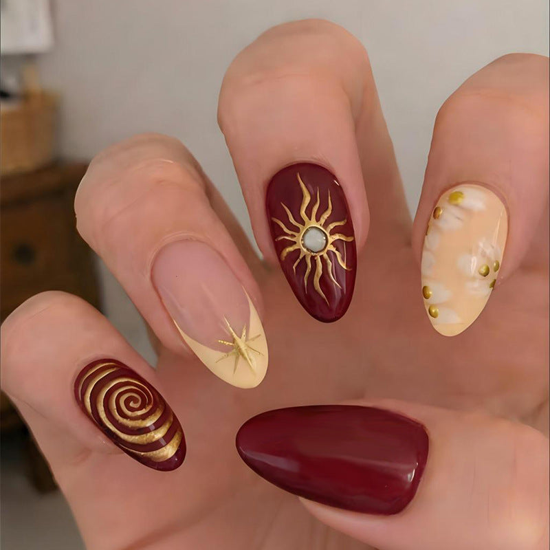 Artificial nail set with glamorous designs and creative accents Kalsten