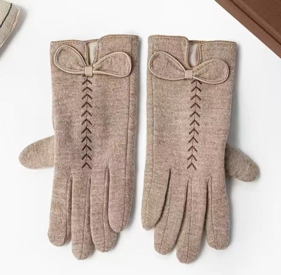 Elegant Bow-Embellished Touchscreen Gloves Kalsten