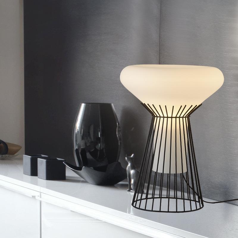 Modern Minimalist Table Lamp with Geometric Design