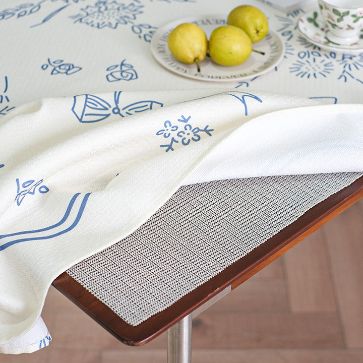 Universal non-slip mesh mat for carpet and furniture stabilization