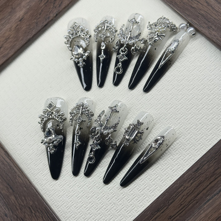 Luxurious Gothic Decorative Press-On Nail Set