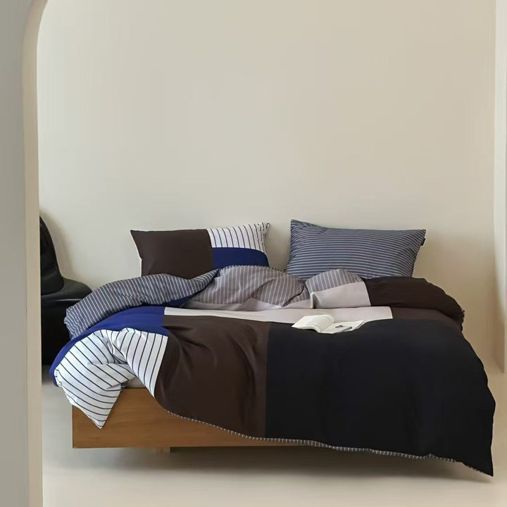 Stripe-pattern bedding set in a modern stripe mix made of breathable percale