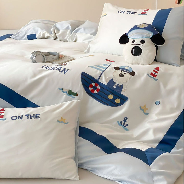 Satin-like children's bedding set with embroidered bunny motifs