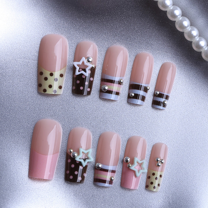 Artificial Fingernails with Playful Design Kalsten