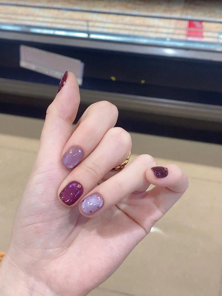 Artificial nails with unique glitter accents Kalsten