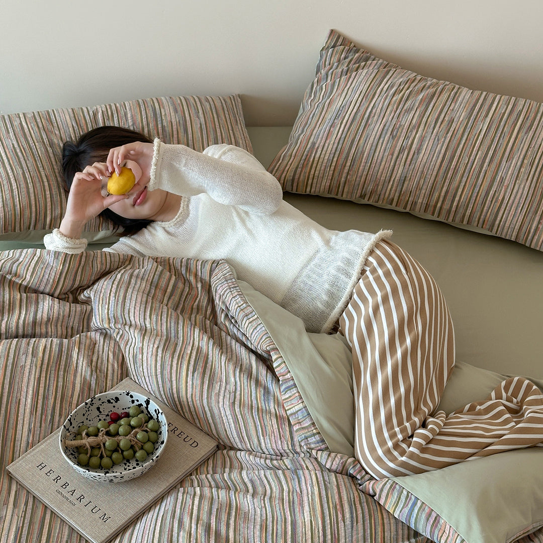 Light bedding set made of cotton-linen blend with fine striped structure and reversible function