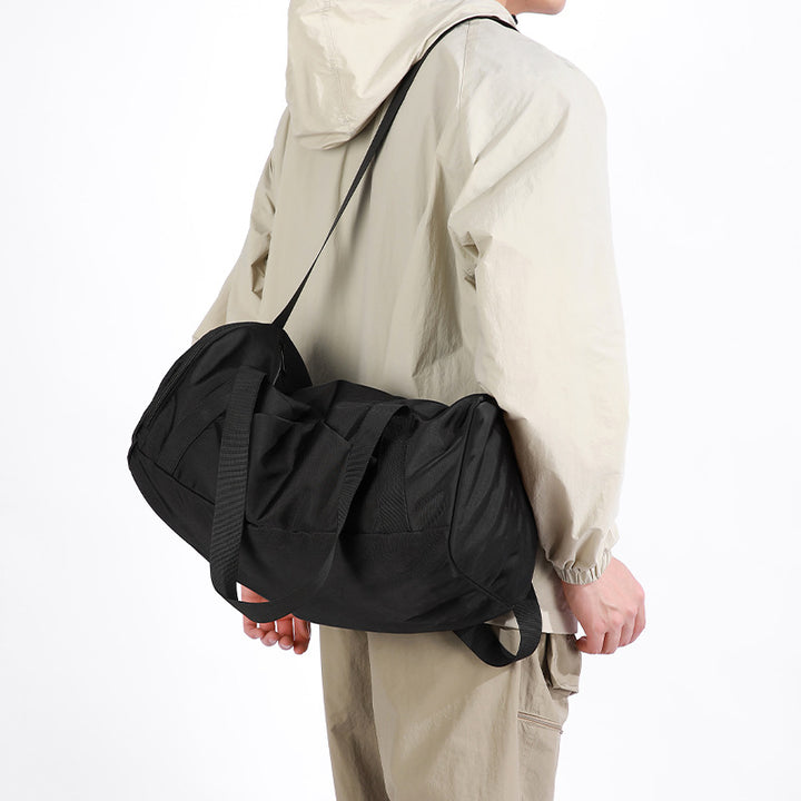 Sporty travel bag with adjustable shoulder strap and sturdy material Kalsten