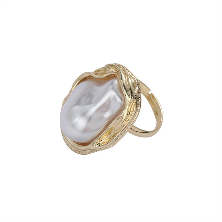 Elegant pearl ring with unique design by Kalsten