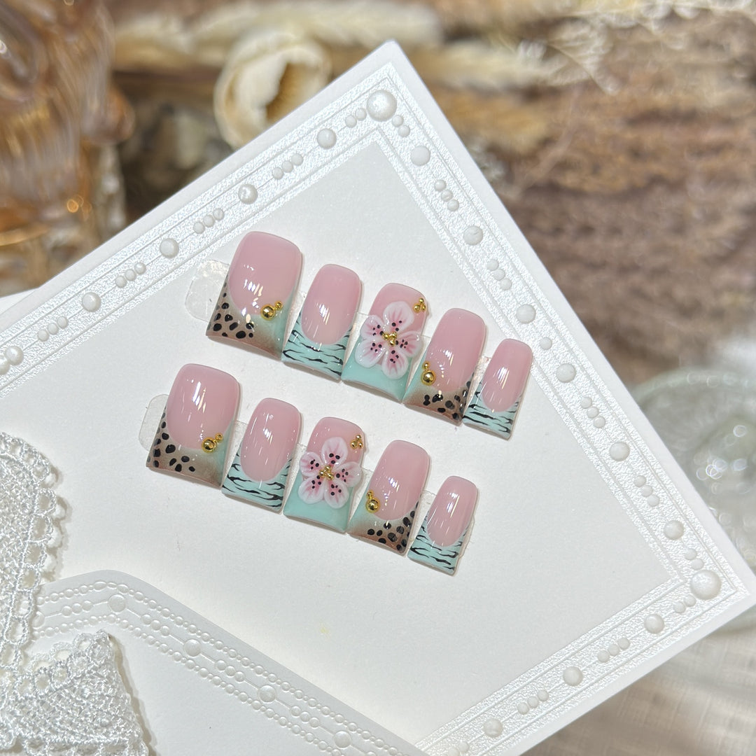 Artistic Press-On Nail Set with Floral and Patterned Design Kalsten