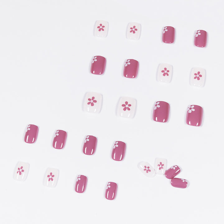 Artful Nail Art with Floral Elements Kalsten