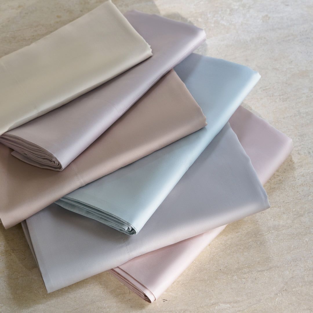 Premium cotton satin bedding set with hotel closure and extra soft fitted sheet