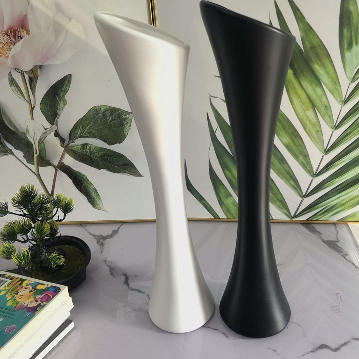 Contemporary Sculpted Vase Kalsten
