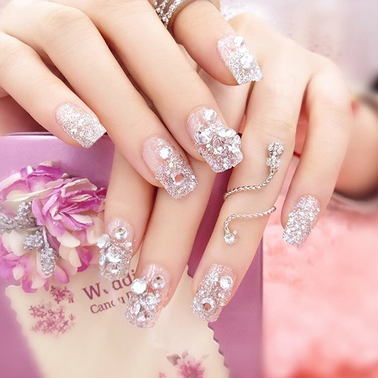 Artificial nails with delicate floral decorations Kalsten