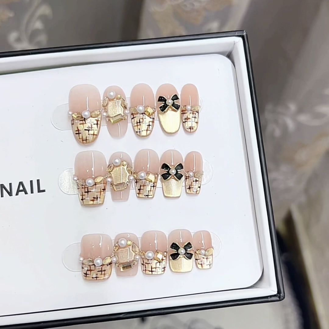 Luxe Decorative Press-On Nail Art Set Kalsten