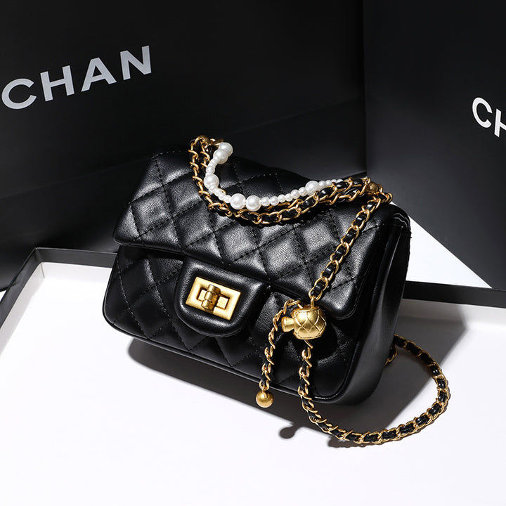Elegant Quilted Chain Crossbody Handbag  1791995442