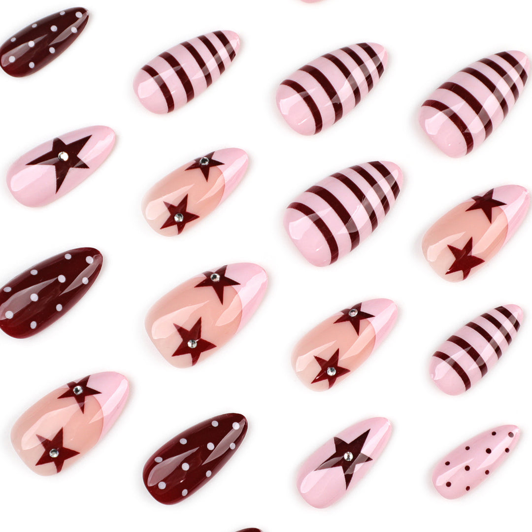 Artful nail art with glittering star motifs Kalsten