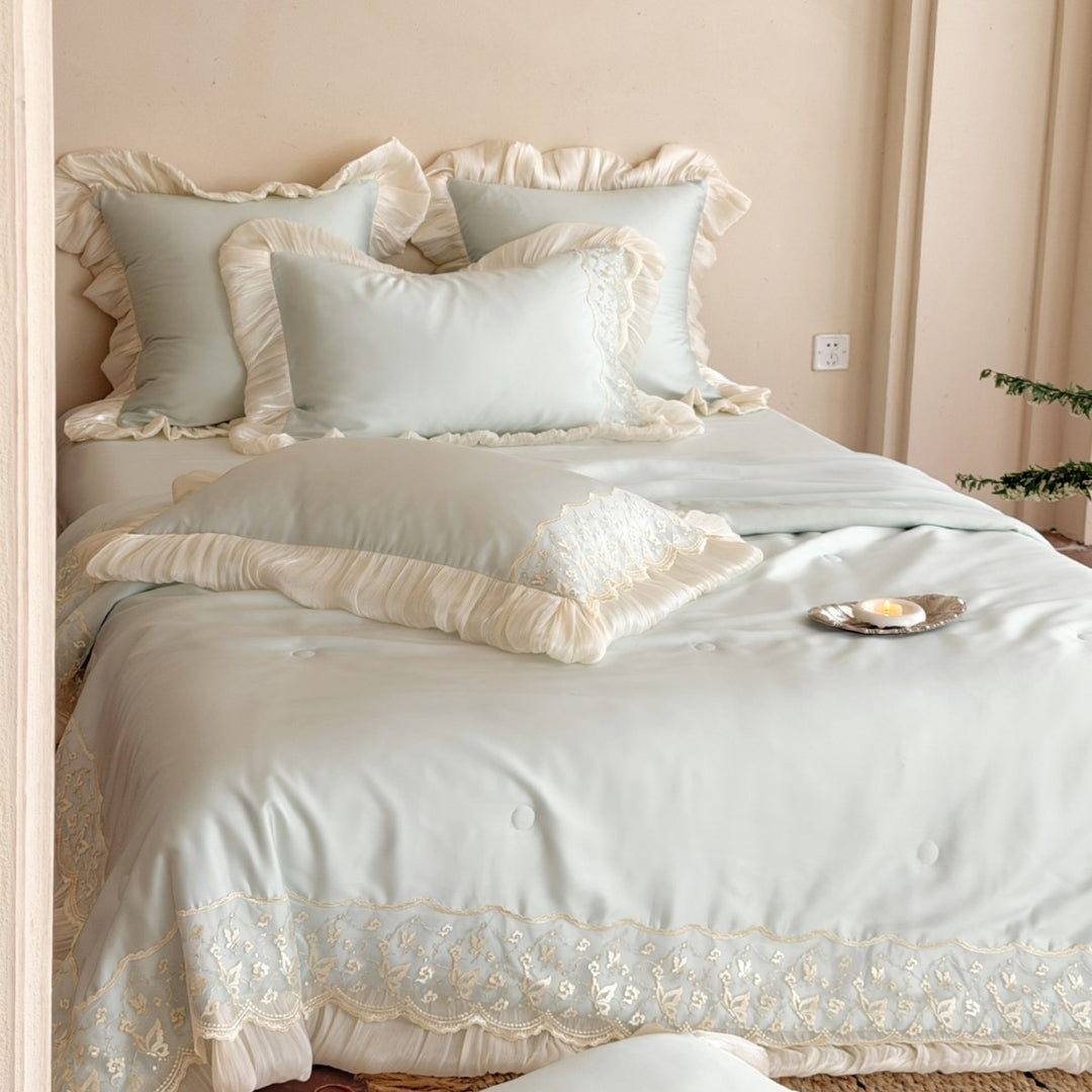 Luxurious satin bedding set with lace and ruffle decoration