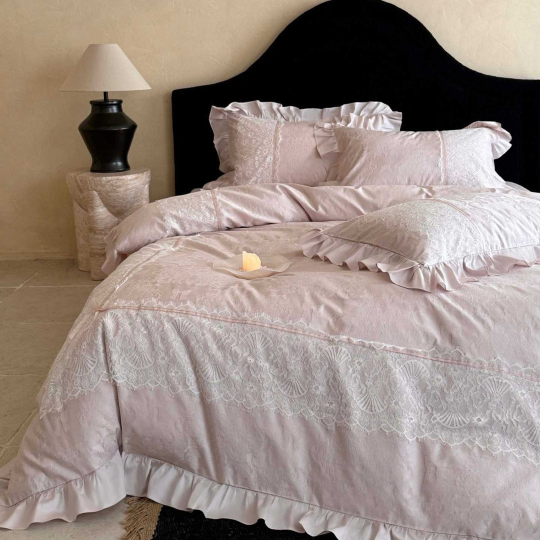 Luxurious Ruffle Bedding Set with Jacquard Structure, Lace Edge and Contrasting Piping