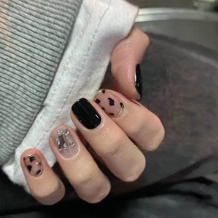 Artful Nail Art with Bow and Heart Design Kalsten