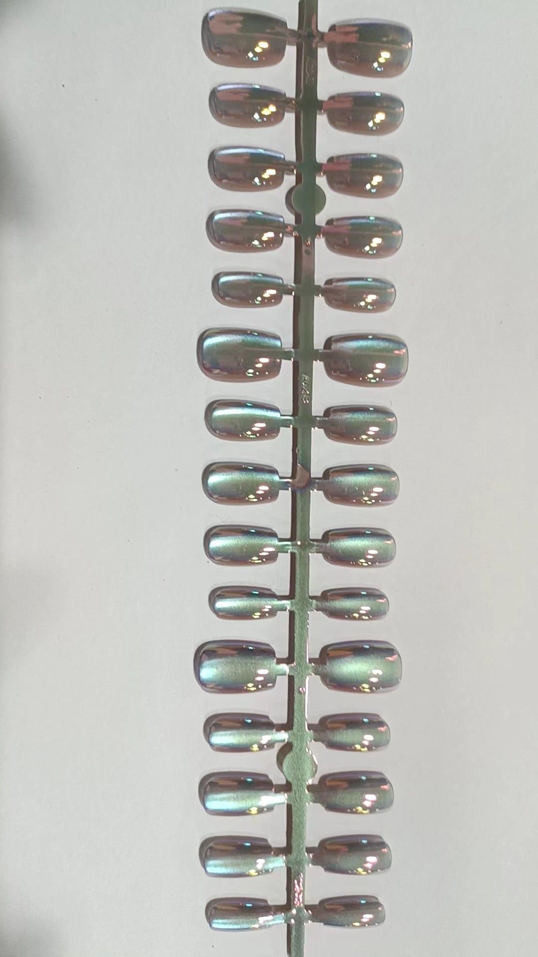 Iridescent Press-On Nail Art Set Kalsten