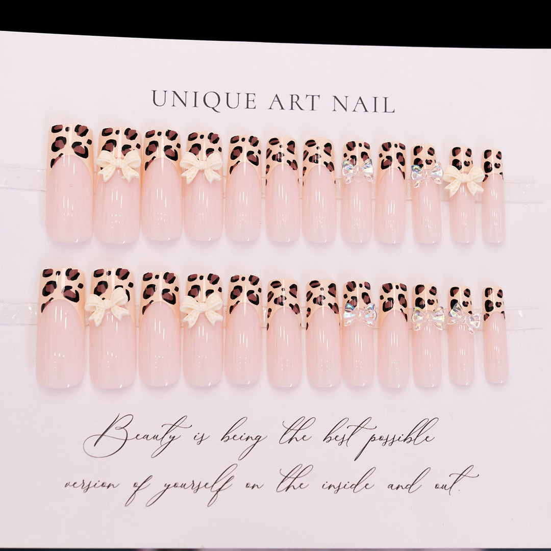 Fashionable Press-On Nails with Animal Print Design