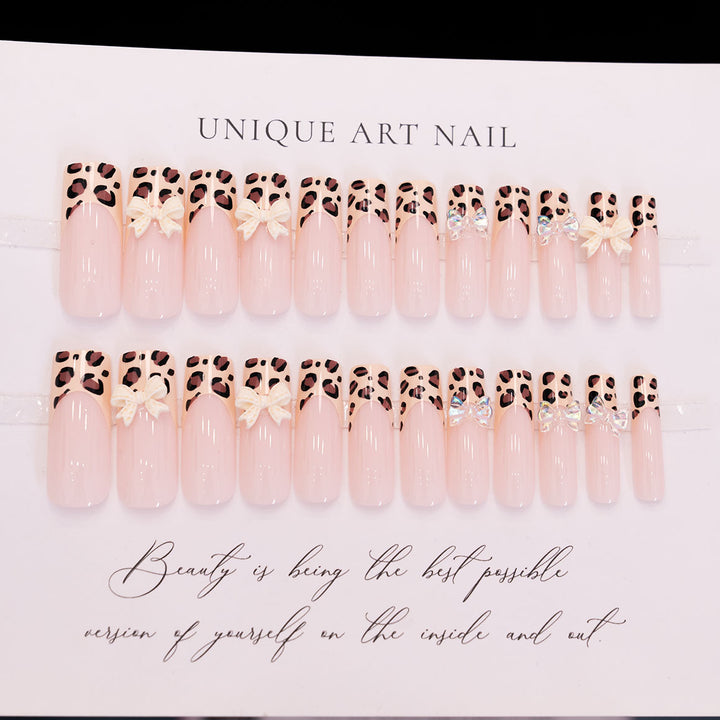 Fashionable Press-On Nails with Animal Print Design