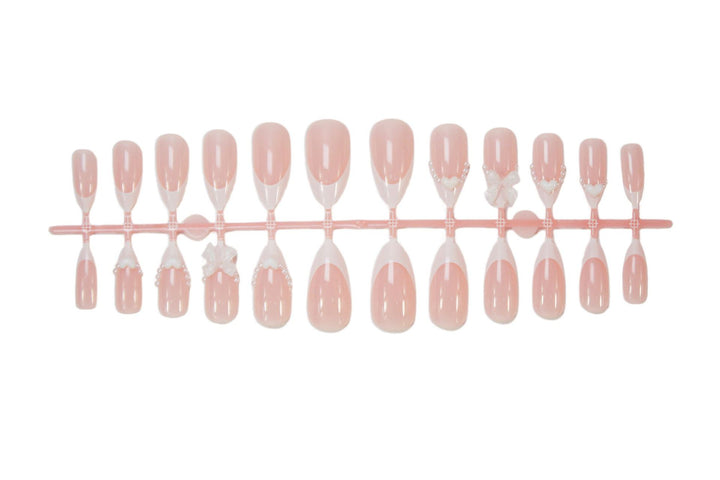 Artificial nail set with elegant tips and playful bow details Kalsten