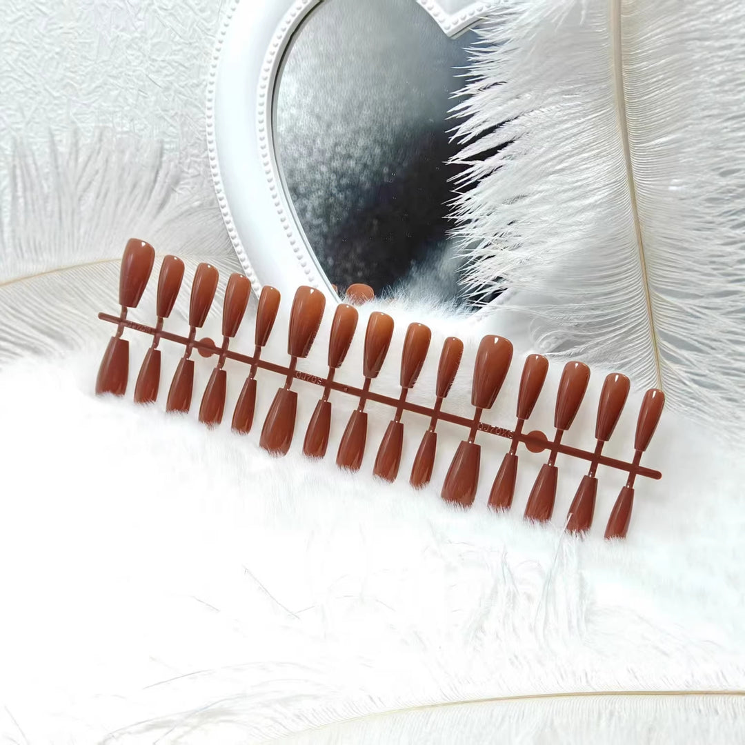 Artificial nails in elegant drop design Kalsten