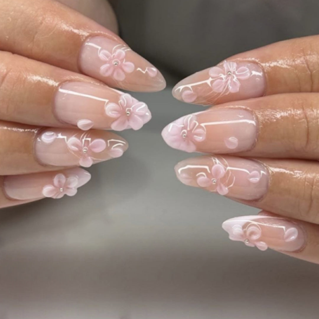 Artful nail extensions with floral 3D details Kalsten