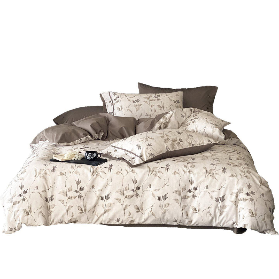 Duvet cover set with fine leaf jacquard, button closure and hotel seam