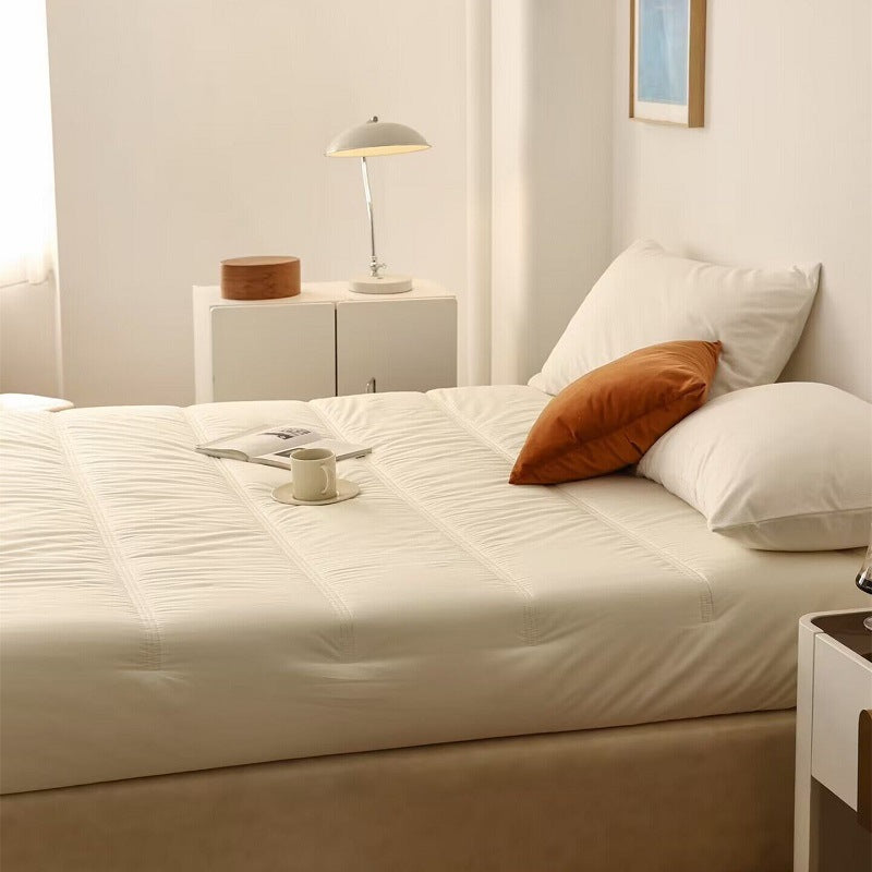 Comfort cold foam mattress with orthopedic shoulder zone and removable hygienic cover