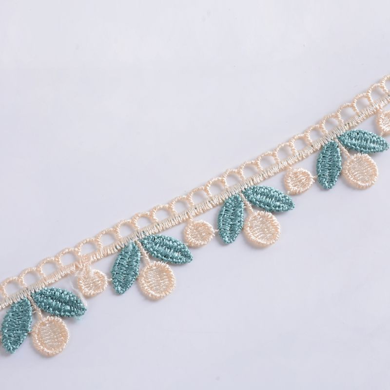 Delicate lace trim Kalsten