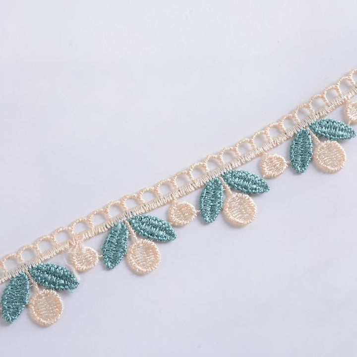 Delicate lace trim Kalsten