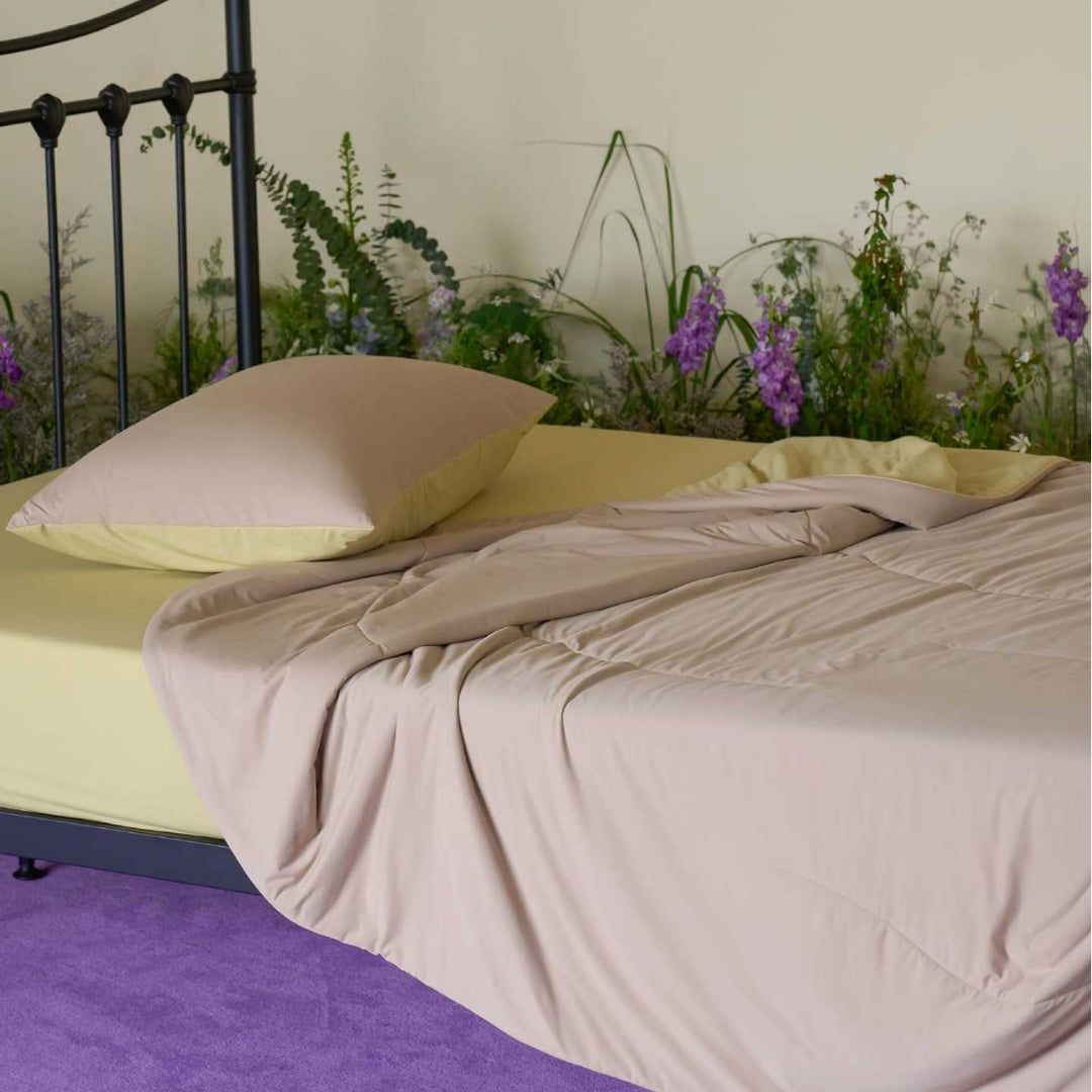 Three-piece bedding set with ultra-light quilted blanket, elastic fitted sheet, and pillowcase